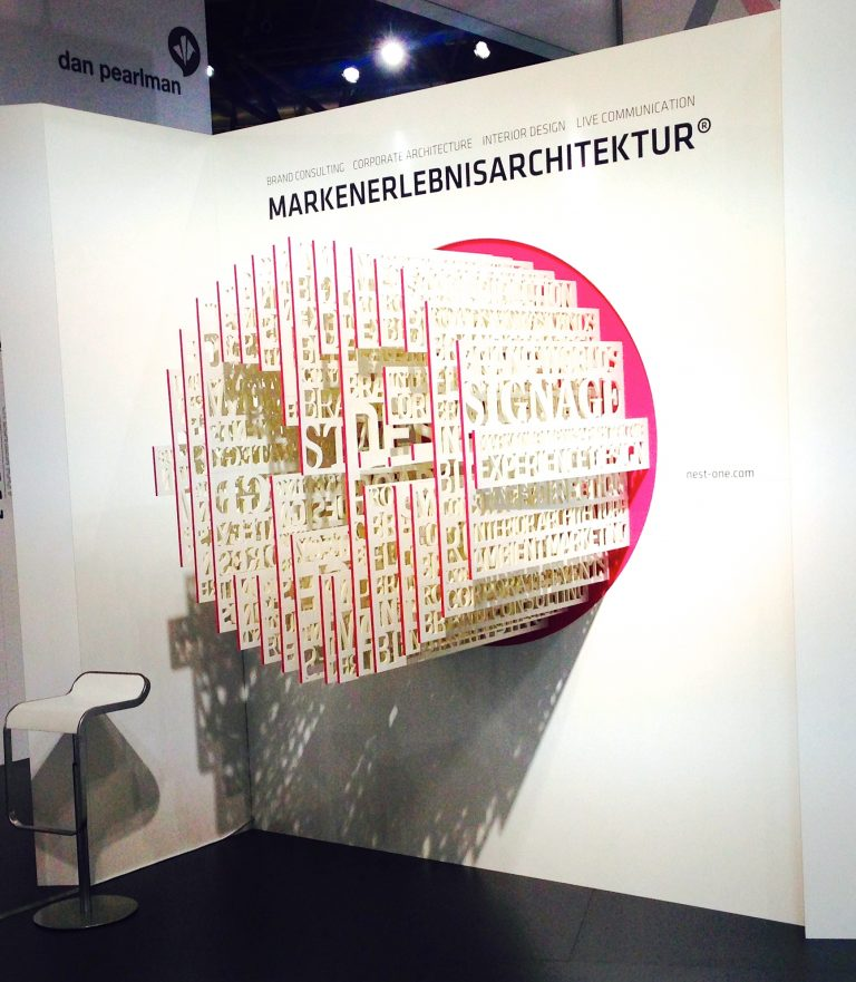 上海展会可以吸引大量人群的小型展位设计